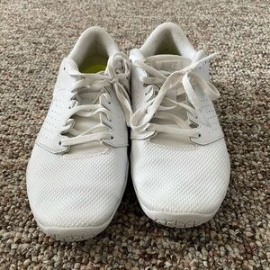 Cheer shoes